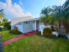 10345 SW 209th Ln in Cutler Bay, FL - Building Photo