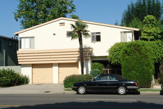 4535 Hazeltine Ave in Sherman Oaks, CA - Building Photo - Building Photo