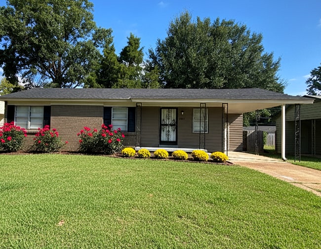 property at 640 Leacrest Ave