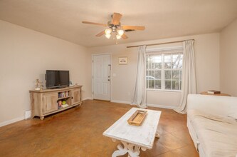 127 Darby Way in Starkville, MS - Foto de edificio - Building Photo