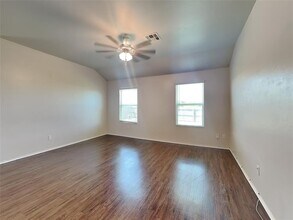 2045 W Hunters Springs Way in Mustang, OK - Foto de edificio - Building Photo
