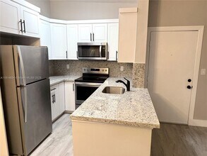 9719 Hammocks Blvd in Miami, FL - Building Photo - Building Photo