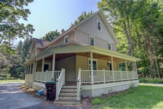 5880 Draudt Rd in Orchard Park, NY - Building Photo - Building Photo