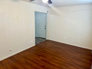 1008 Locust Dr in Midwest City, OK - Foto de edificio - Building Photo