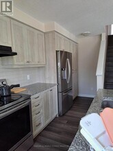 122 Monarch Woods Dr in Kitchener, ON - Building Photo - Building Photo