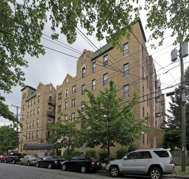 65 Bergen Ave Apartments in Ridgefield Park, NJ - Building Photo - Building Photo