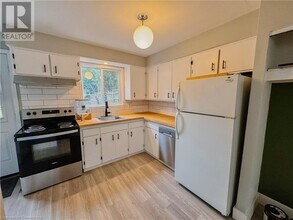 24 Windermere Ct in Guelph, ON - Building Photo - Building Photo