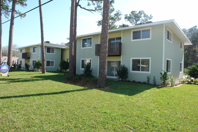 600 Sterthaus Dr in Ormond Beach, FL - Building Photo - Building Photo