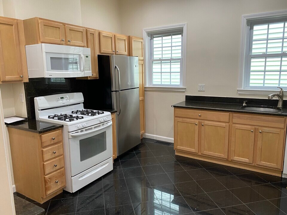 48 7th St in Cambridge, MA - Building Photo