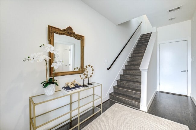 property at 1706 Alamo St