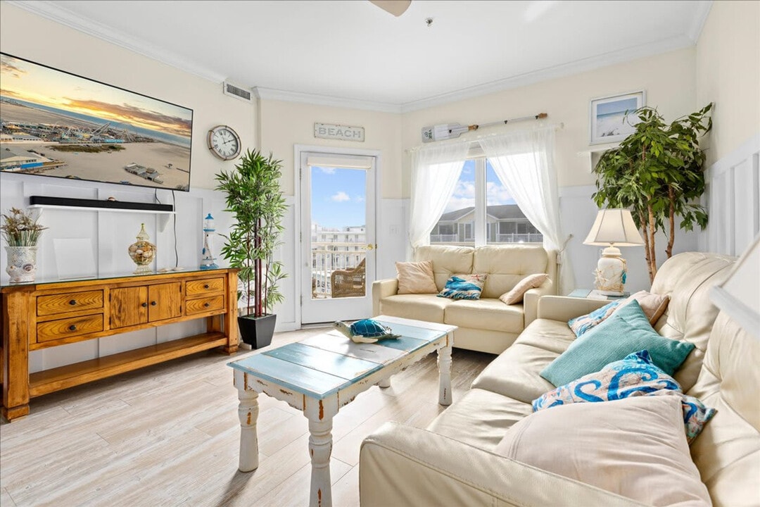 411 E Morning Glory Rd in Wildwood, NJ - Building Photo