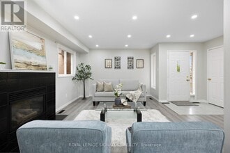 124 Laidlaw Dr in Barrie, ON - Building Photo - Building Photo