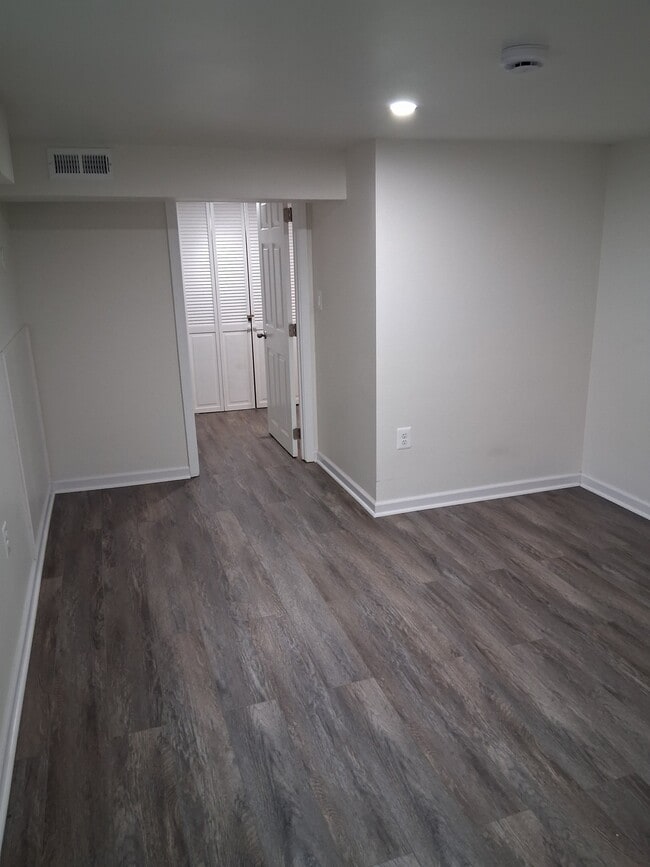 7012 Warfield Rd in Gaithersburg, MD - Building Photo - Building Photo