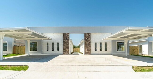 5705 Notre Dame Ave, Unit 3 in McAllen, TX - Foto de edificio - Building Photo