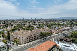 2600 E Pacific Coast Hwy in Long Beach, CA - Building Photo - Building Photo