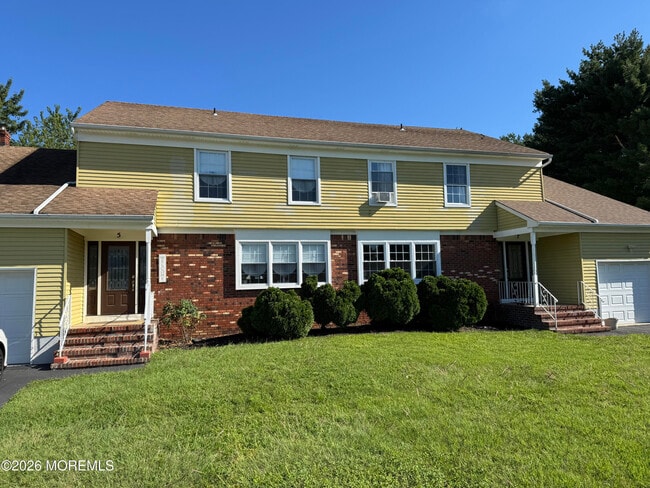 property at 5 Bonnie Dr