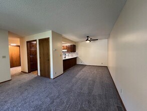 3988 Fairway Hills Dr in Rapid City, SD - Building Photo - Building Photo