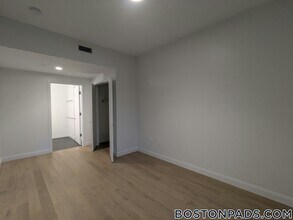 55 Brighton Ave, Unit 404 in Boston, MA - Foto de edificio - Building Photo