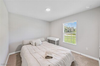 923 Hooper Ave in Lehigh Acres, FL - Foto de edificio - Building Photo