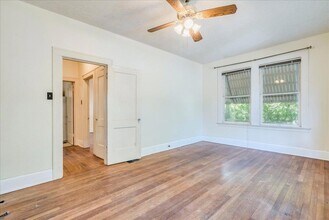 1103 W 22nd St in Austin, TX - Foto de edificio - Building Photo