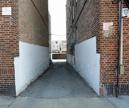 717 E 228th in Bronx, NY - Foto de edificio - Building Photo