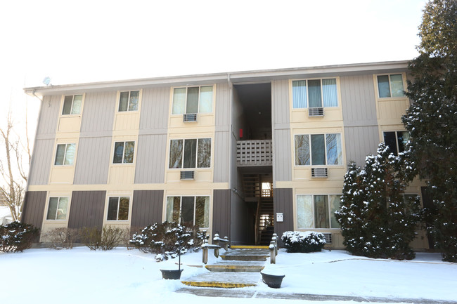 Sycamore Apartments in Holt, MI - Building Photo - Building Photo