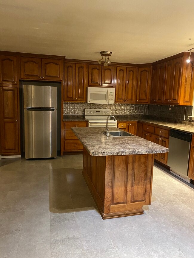 property at 3336 Hilham Rd