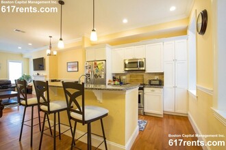 8 Gates St, Unit 1 in Boston, MA - Foto de edificio - Building Photo
