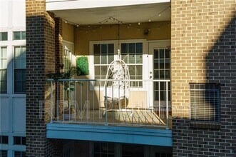 220 Renaissance Pkwy NE in Atlanta, GA - Building Photo - Building Photo