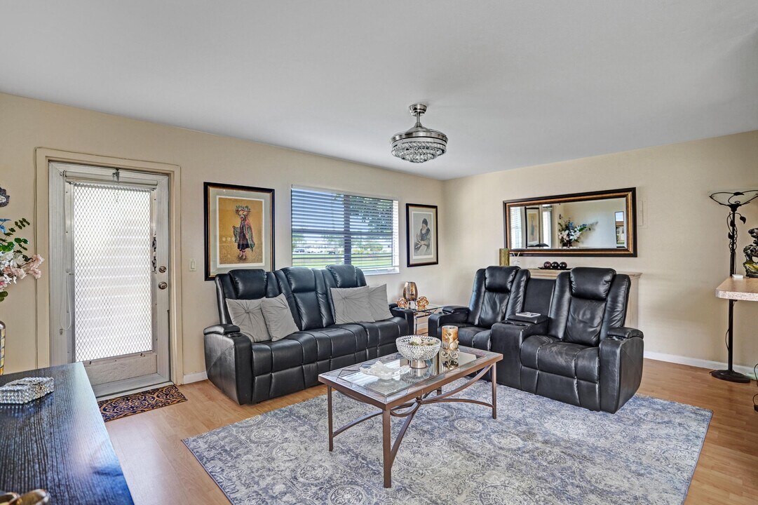 338 Seville Terrace in Delray Beach, FL - Building Photo