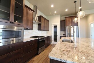 396 Columbia Park Trail in Kennewick, WA - Building Photo - Building Photo