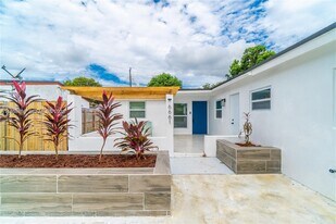 6661 Freedom St in Hollywood, FL - Building Photo