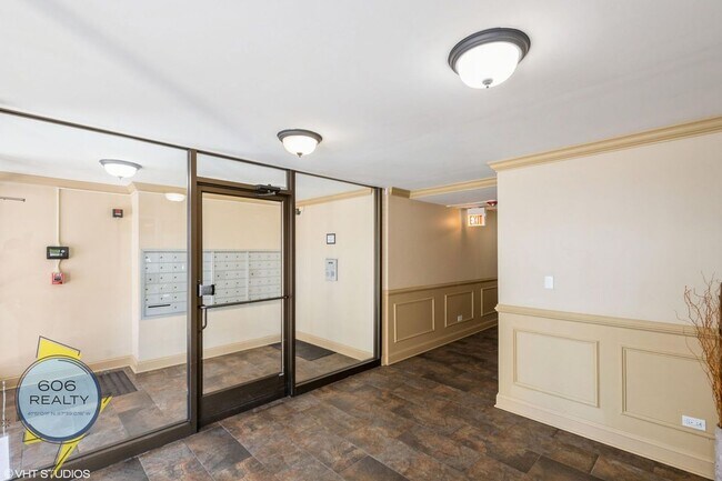 7300 W North Ave in Elmwood Park, IL - Foto de edificio - Building Photo