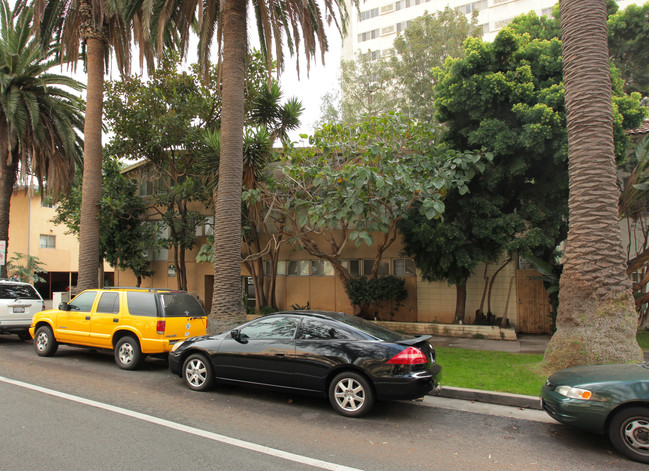 210 California Ave in Santa Monica, CA - Foto de edificio - Building Photo