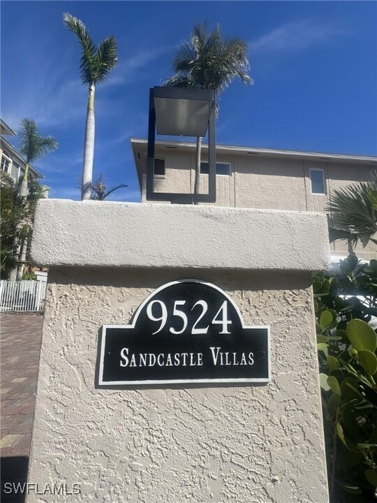 9524 Gulf Shore Dr in Naples, FL - Building Photo