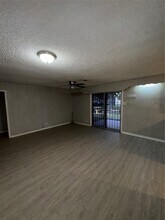 5717 Woodrow St in Texas City, TX - Foto de edificio - Building Photo