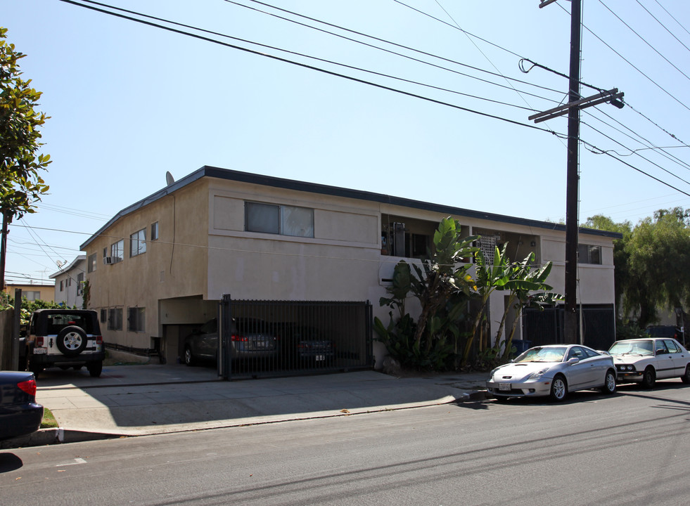 11979 Rochester Ave in Los Angeles, CA - Foto de edificio