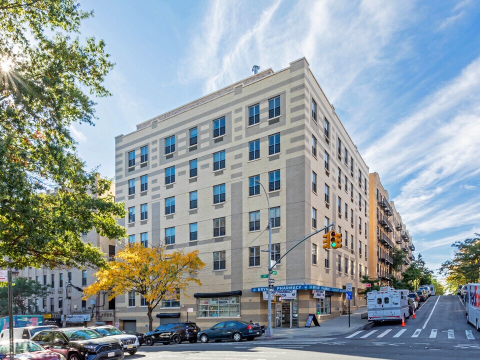 1702 Bryant Ave in Bronx, NY - Building Photo