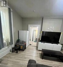106 Kent St in London, ON - Building Photo - Building Photo