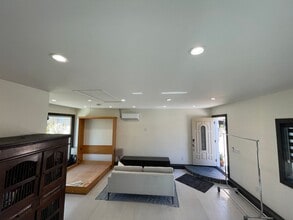 7713 Owensmouth Ave in Los Angeles, CA - Building Photo - Building Photo