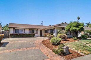 1218 W El Camino Ave in Sacramento, CA - Building Photo