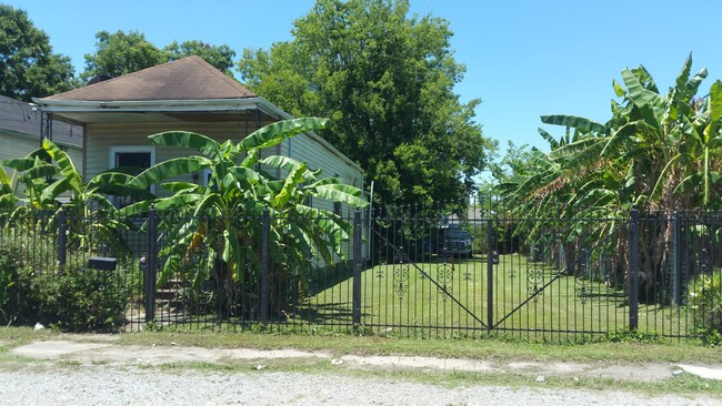 property at 1636 Monroe St