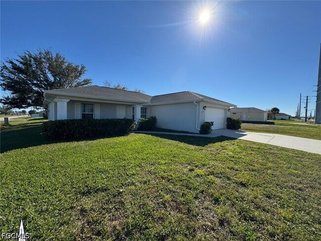 224 Kismet Pkwy E in Cape Coral, FL - Building Photo - Building Photo