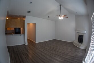 2210 Pearl St, Unit 206 in Austin, TX - Building Photo - Building Photo