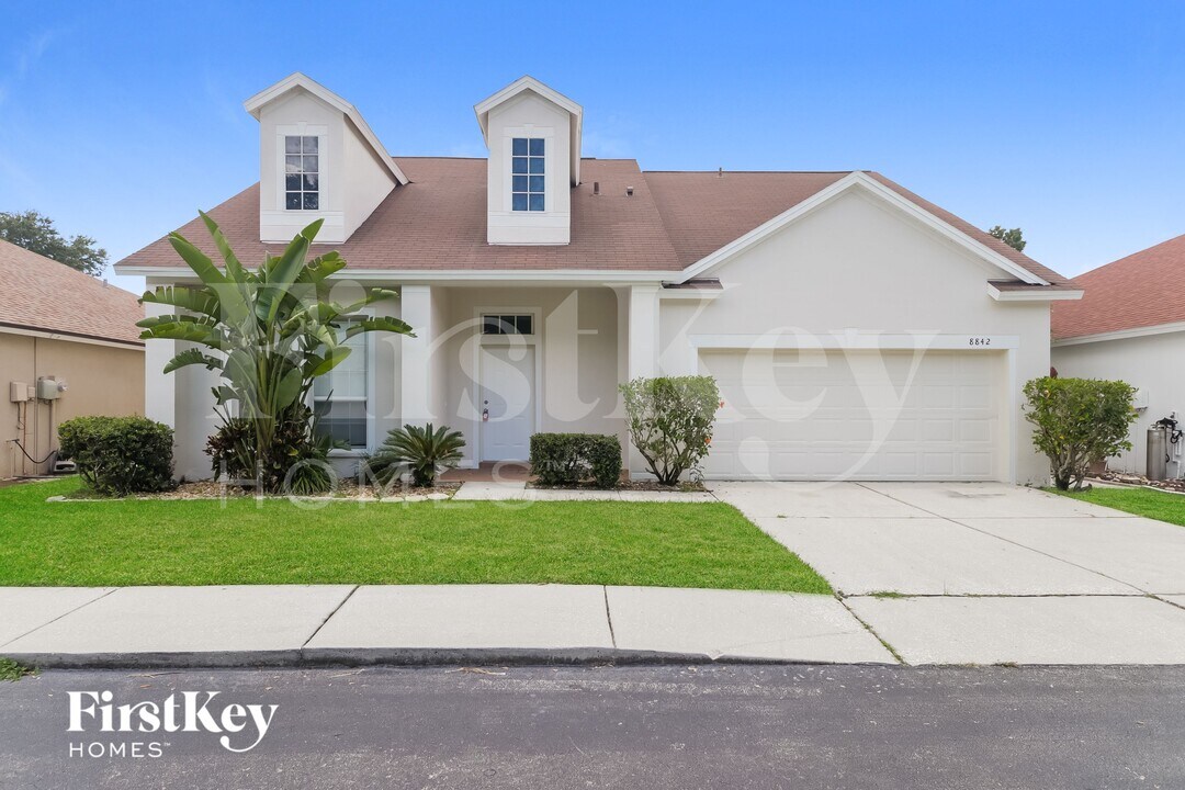 8842 Cypress Hammock Dr in Tampa, FL - Building Photo