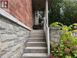 5265 Dryden Ave in Burlington, ON - Building Photo - Building Photo
