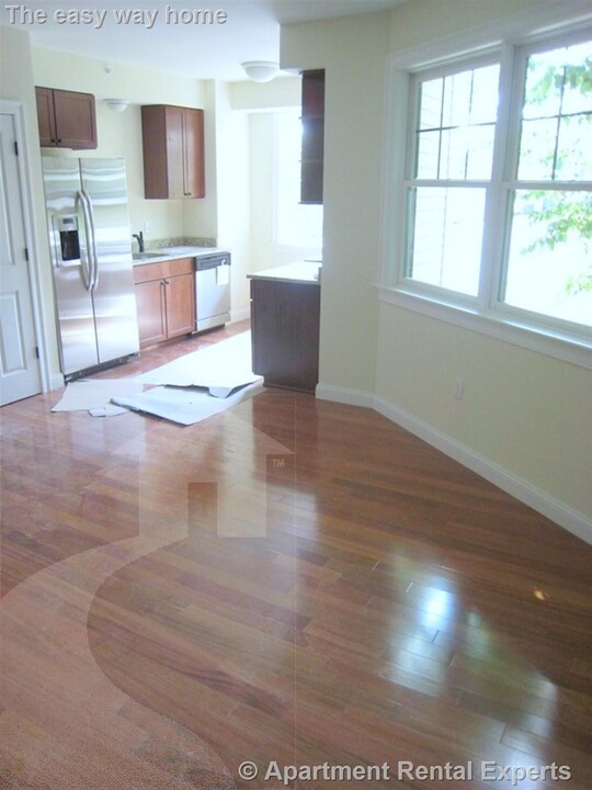16 Pitman St, Unit 3 in Somerville, MA - Foto de edificio