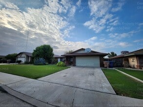 4013 Sugar Cane Ave in Bakersfield, CA - Foto de edificio - Building Photo