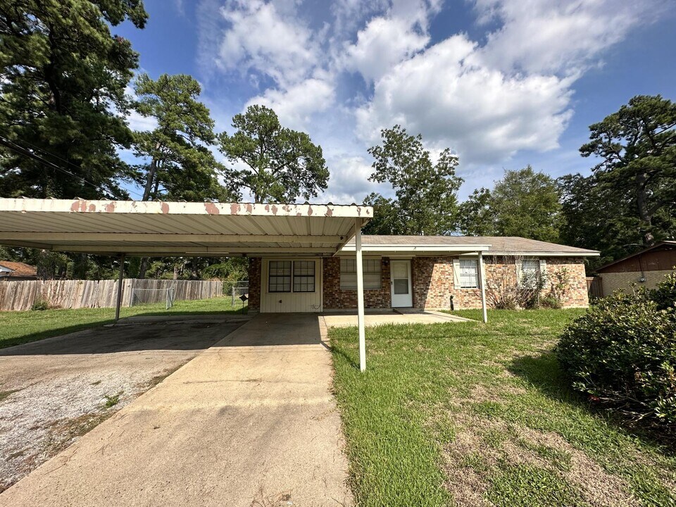 112 Hemlock Rd in Lufkin, TX - Building Photo