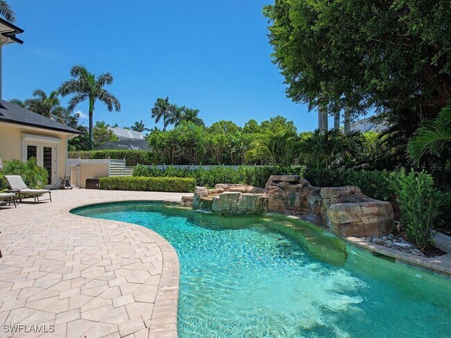 property at 194 4th Ave N